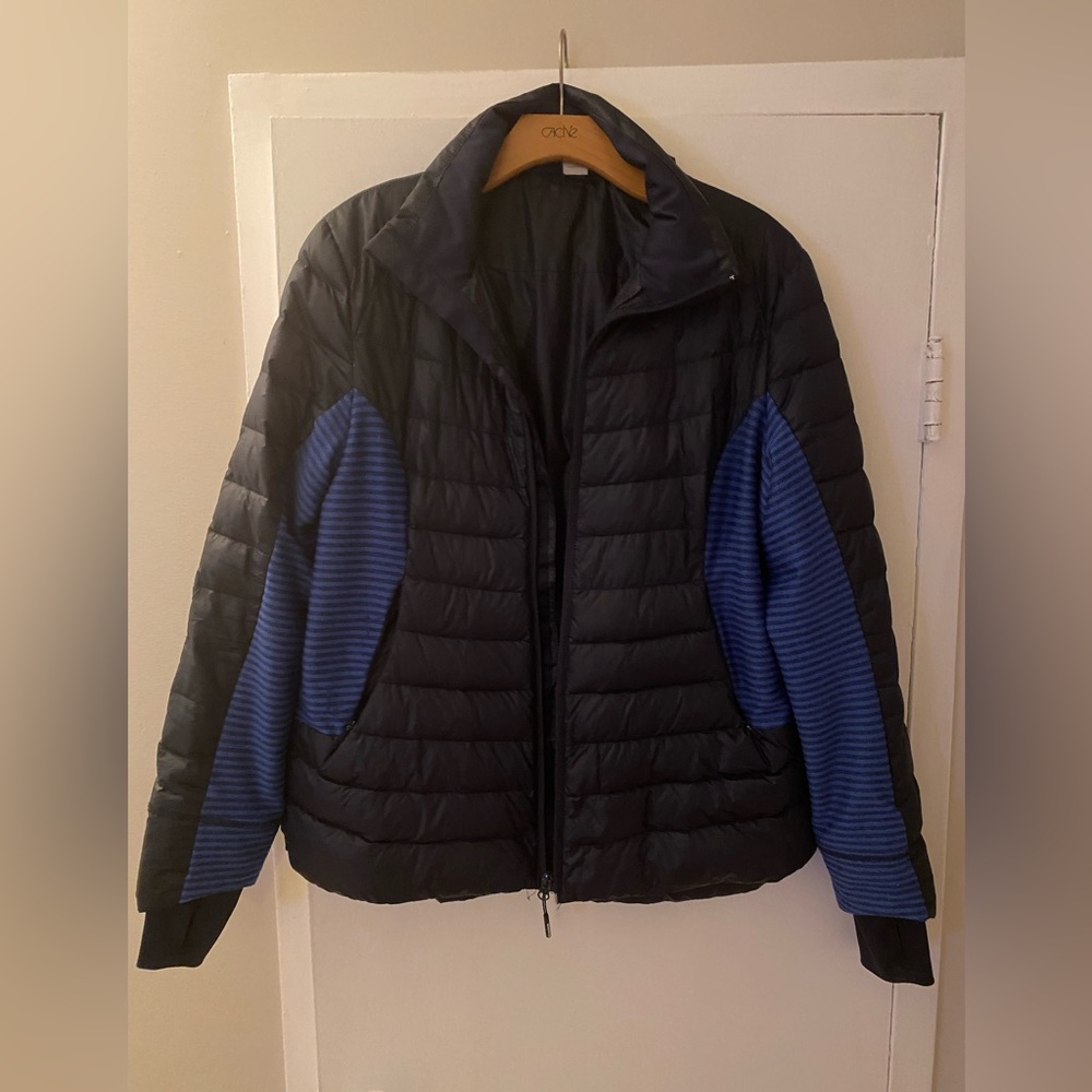 Women’s Down-feather lightweight puffer jacket with thumb hole sleeves.